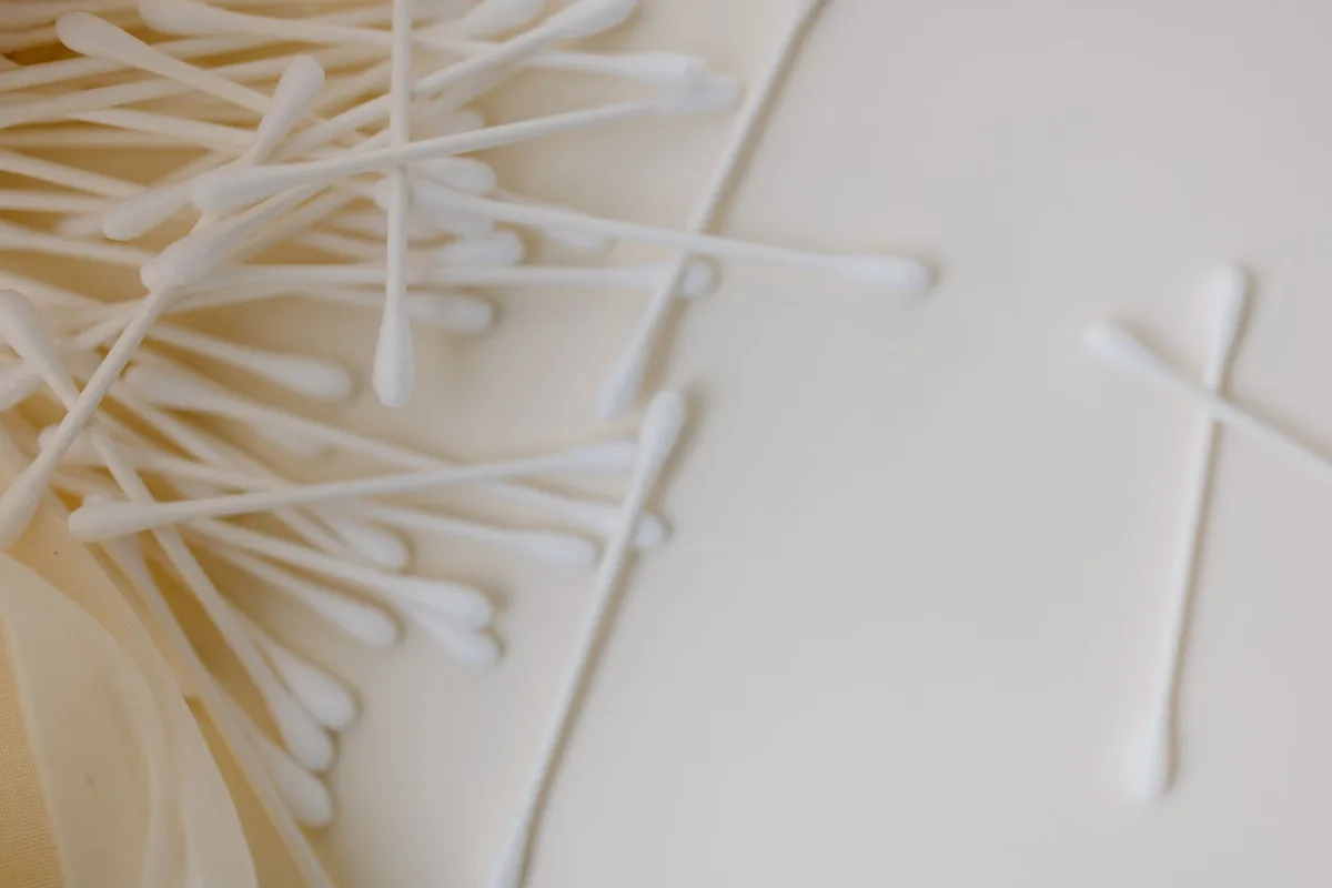Cotton swab mealybug removal