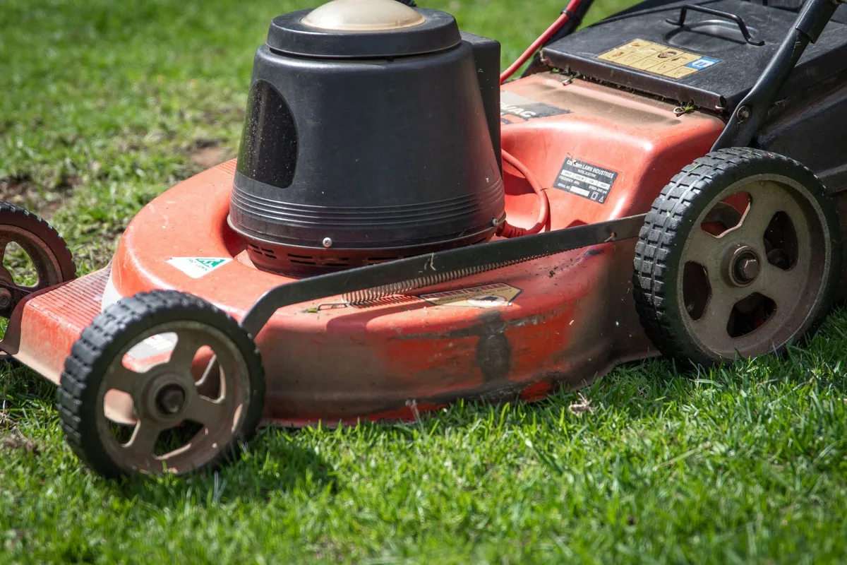 Mulching mower deck