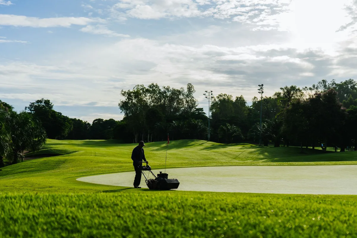 Seasonal Lawn Maintenance Tips