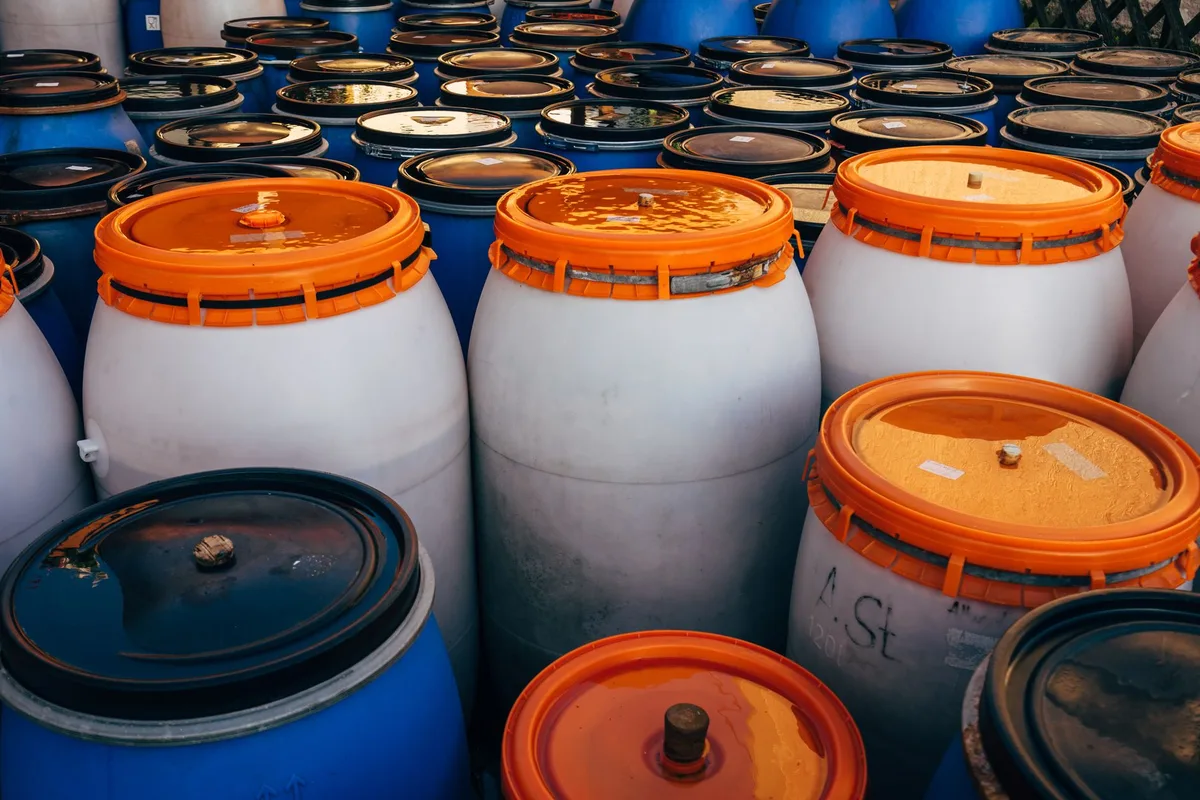 secondary containment drip tray for chemical bottles