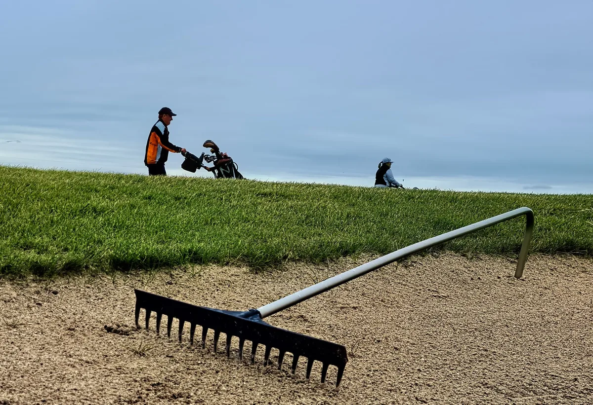 Topdressing sand soil mix for lawn leveling